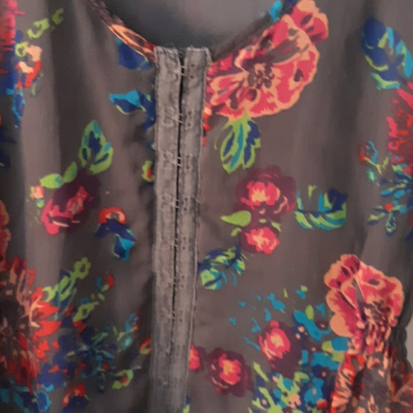 Decree Multi color tank - Picture 2 of 5